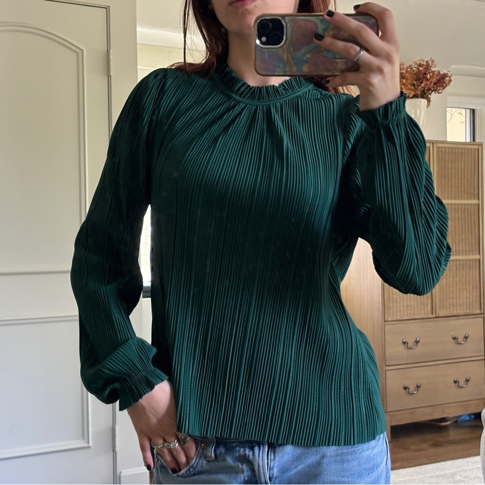 Evereve Green Pleated Long Sleeve Blouse
